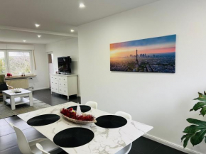 Elegante Wohnung in Erftstadt mit Balkon, Zentral, Bahnhof, Phantasialand nah